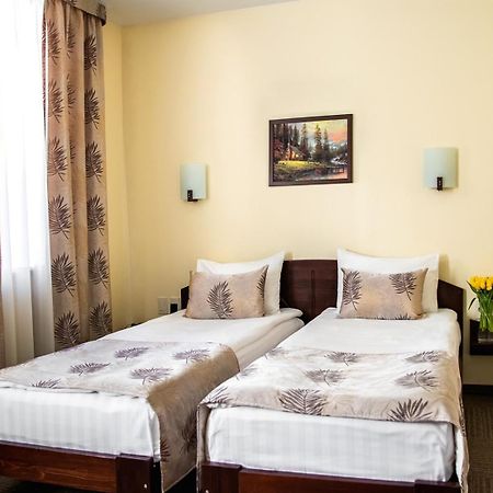 Ожидание7-40 Hotel Poznań Exterior foto